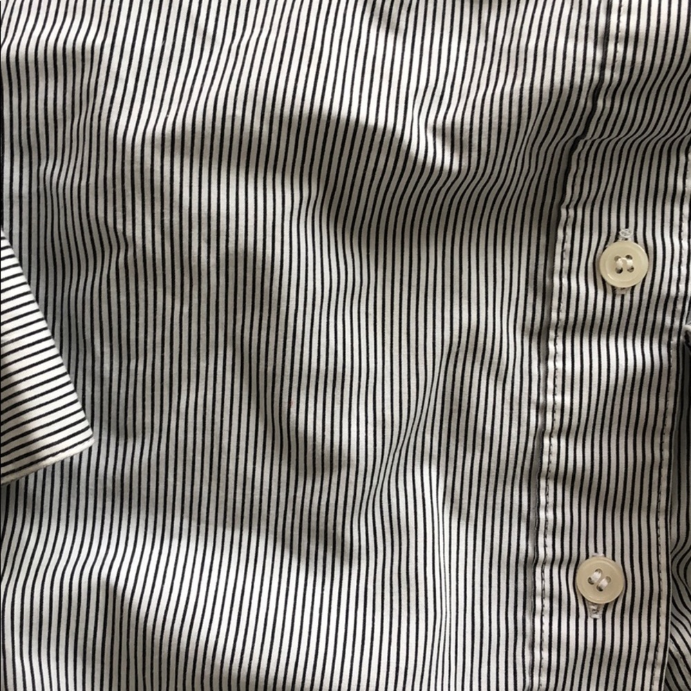 🛍Embroidered button down - Picture 2 of 2
